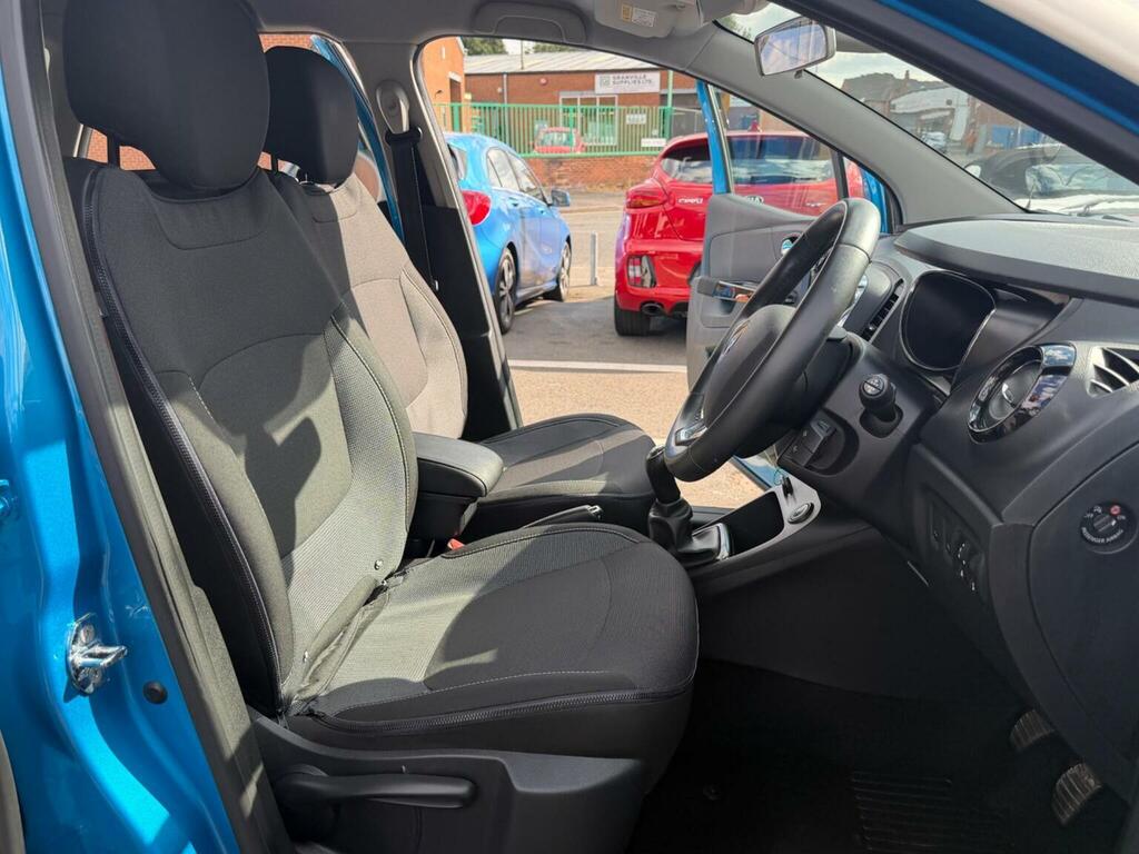 Renault Captur 1.2L Signature Nav Tce 117 Bhp White #13