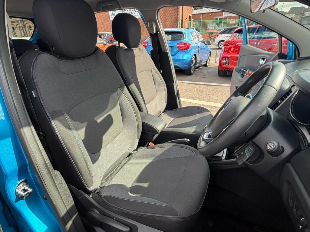 Renault Captur 1.2L Signature Nav Tce 117 Bhp White #14