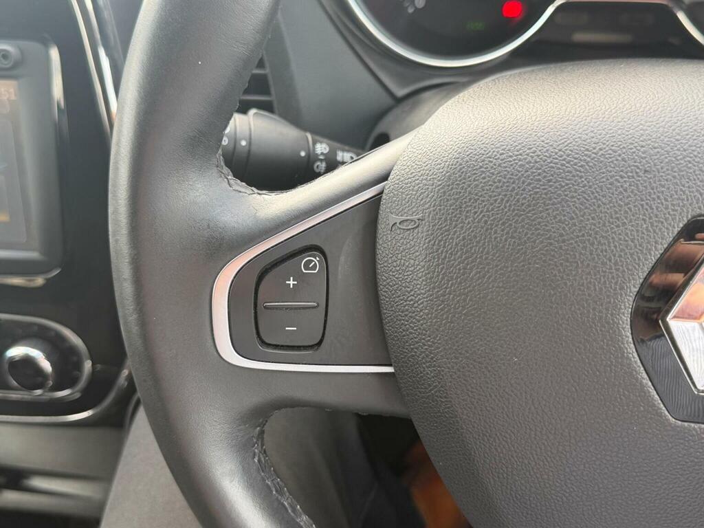 Renault Captur 1.2L Signature Nav Tce 117 Bhp White #25