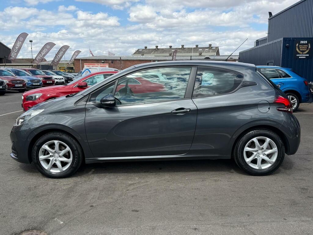 Peugeot 208 Style Red #8