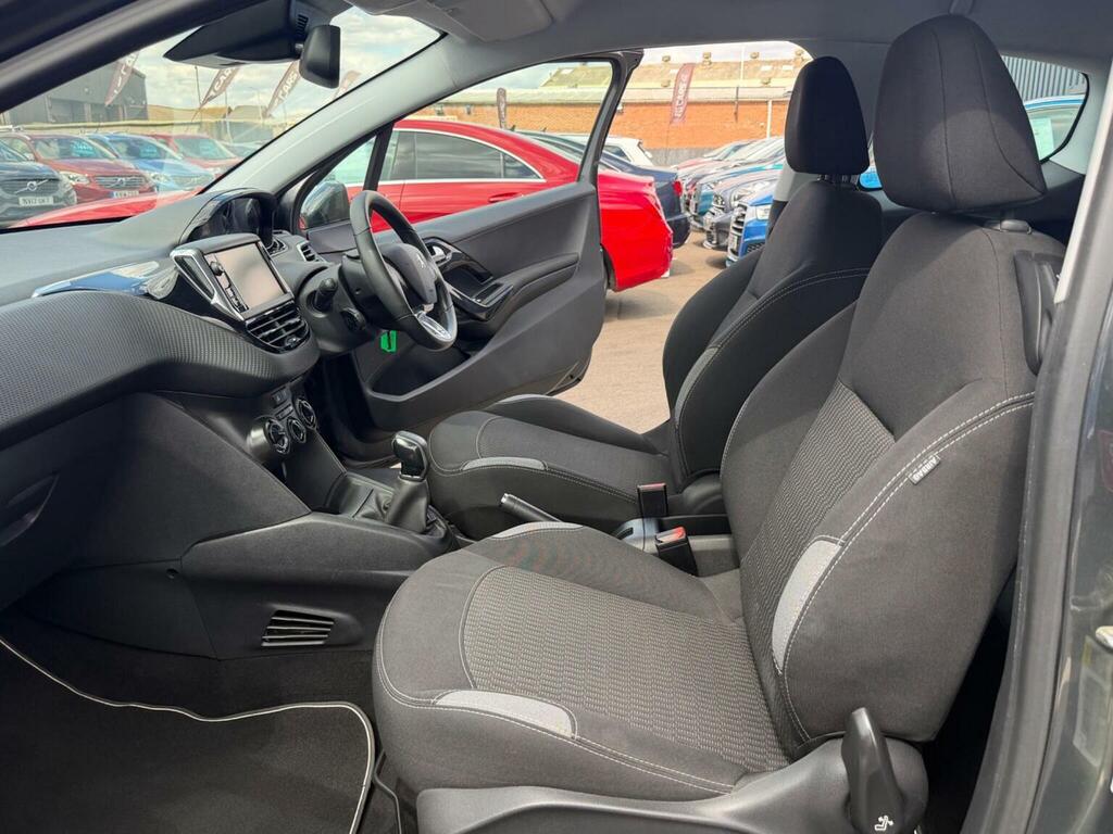 Peugeot 208 Style Red #16