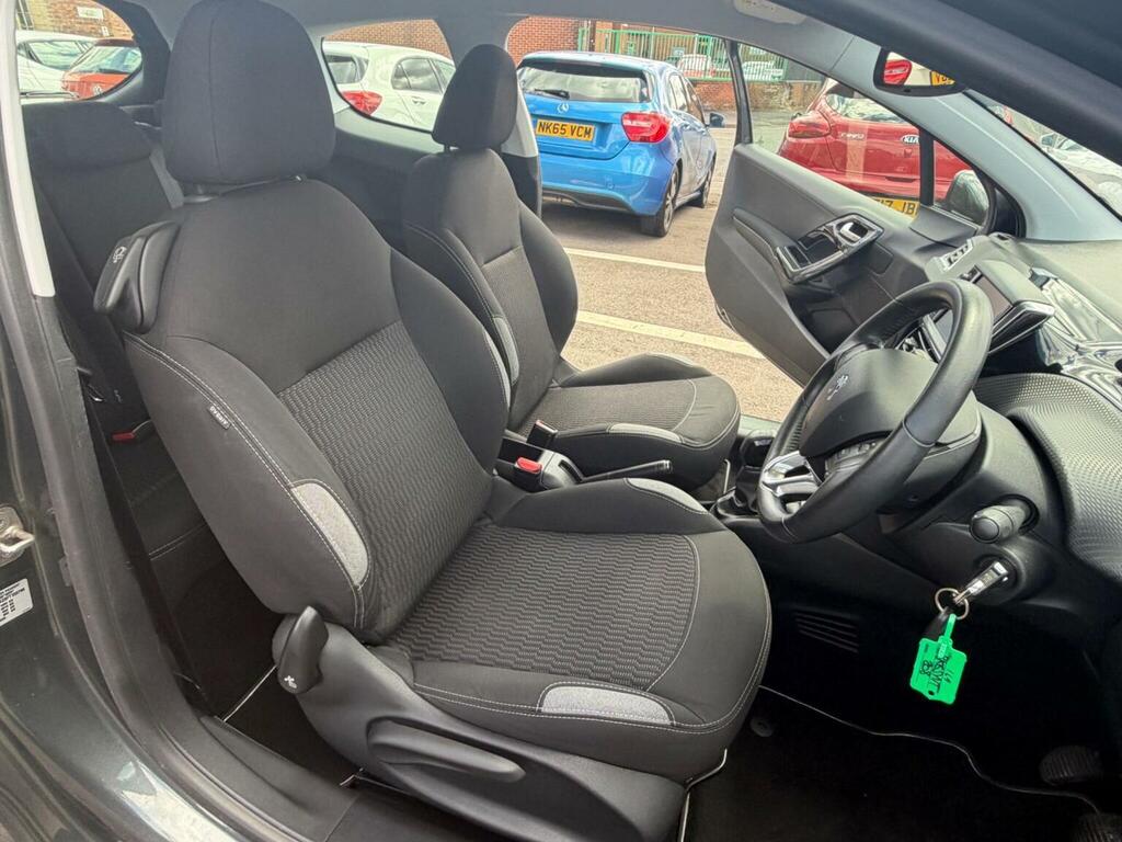 Peugeot 208 Style Red #14