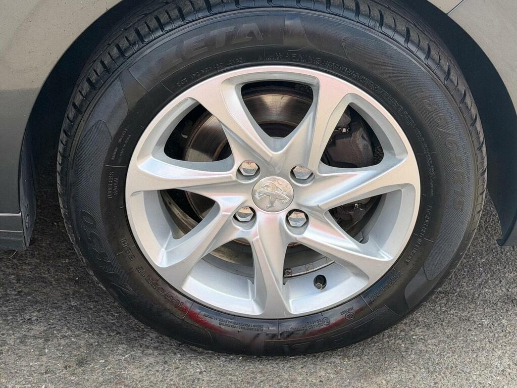 Peugeot 208 Style Red #41
