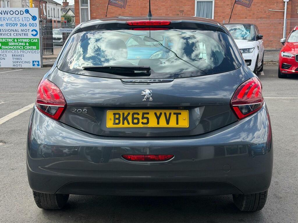 Peugeot 208 Style Red #10