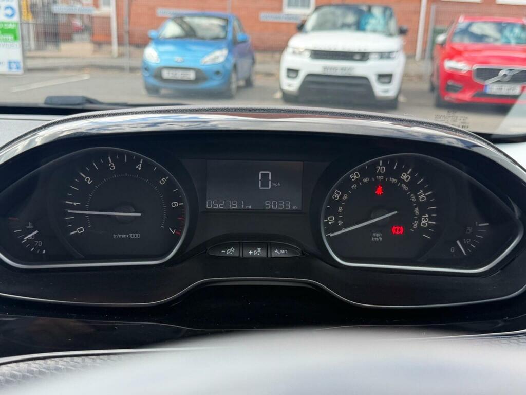 Peugeot 208 Style Red #22