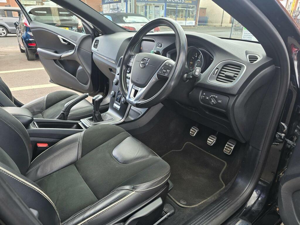 Volvo V40 2.0 T2 Gpf R-design Nav Plus Euro 6 Ss Black #3