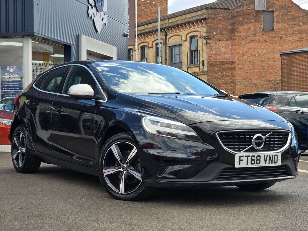 Volvo V40 2.0 T2 Gpf R-design Nav Plus Euro 6 Ss Black