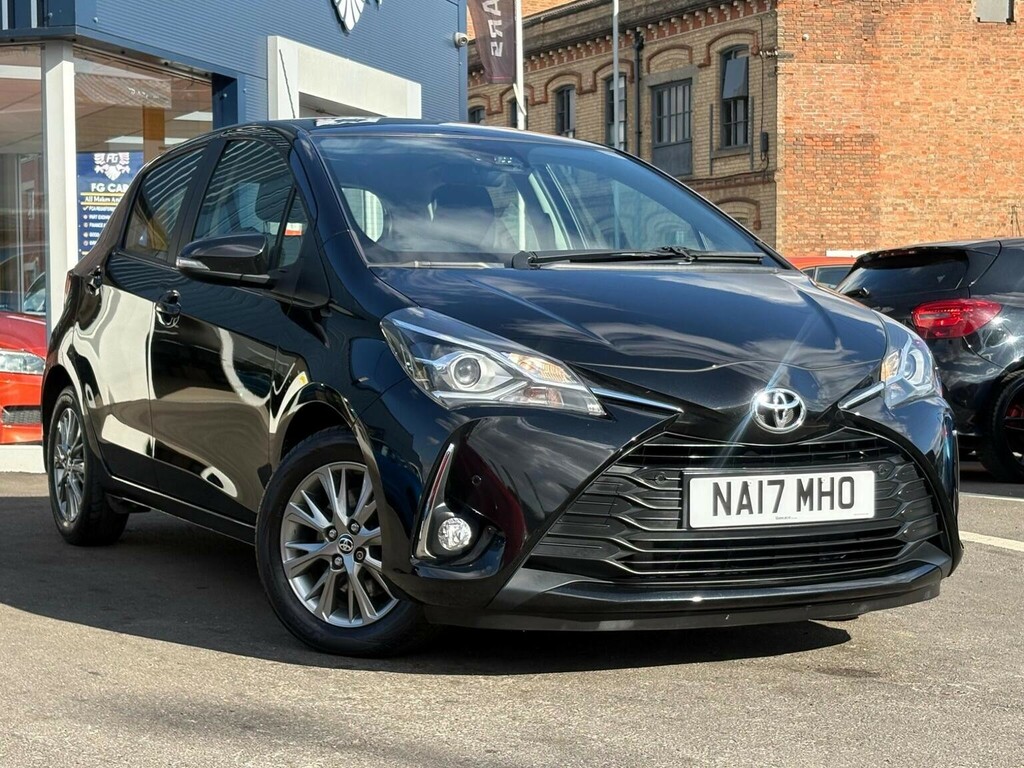 Toyota Yaris 1.5 Vvt-i Icon Tech Euro 6 Black