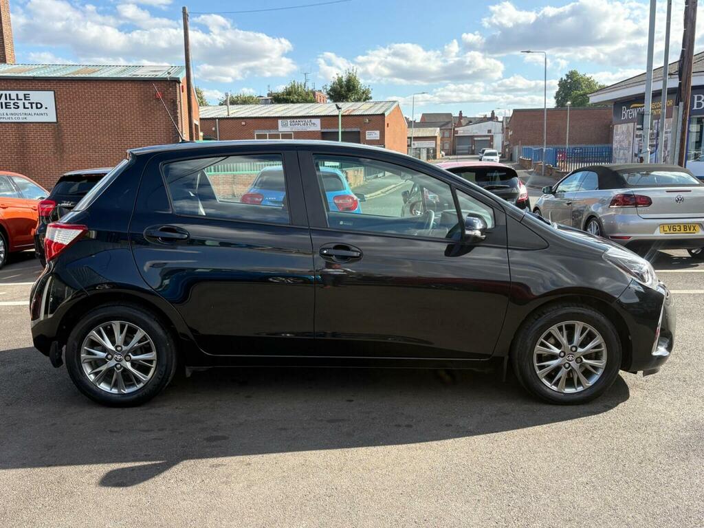 Toyota Yaris 1.5 Vvt-i Icon Tech Euro 6 Black #6