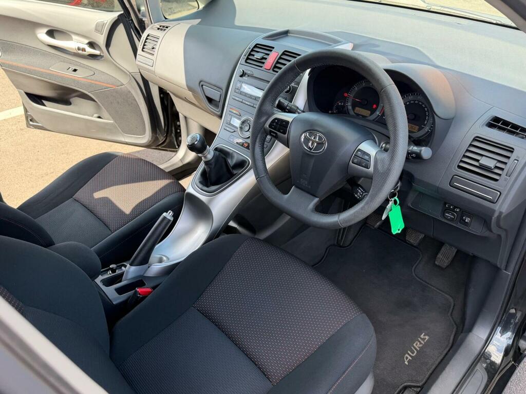 Toyota Auris 1.6 V-matic Sr Euro 5 Black #3