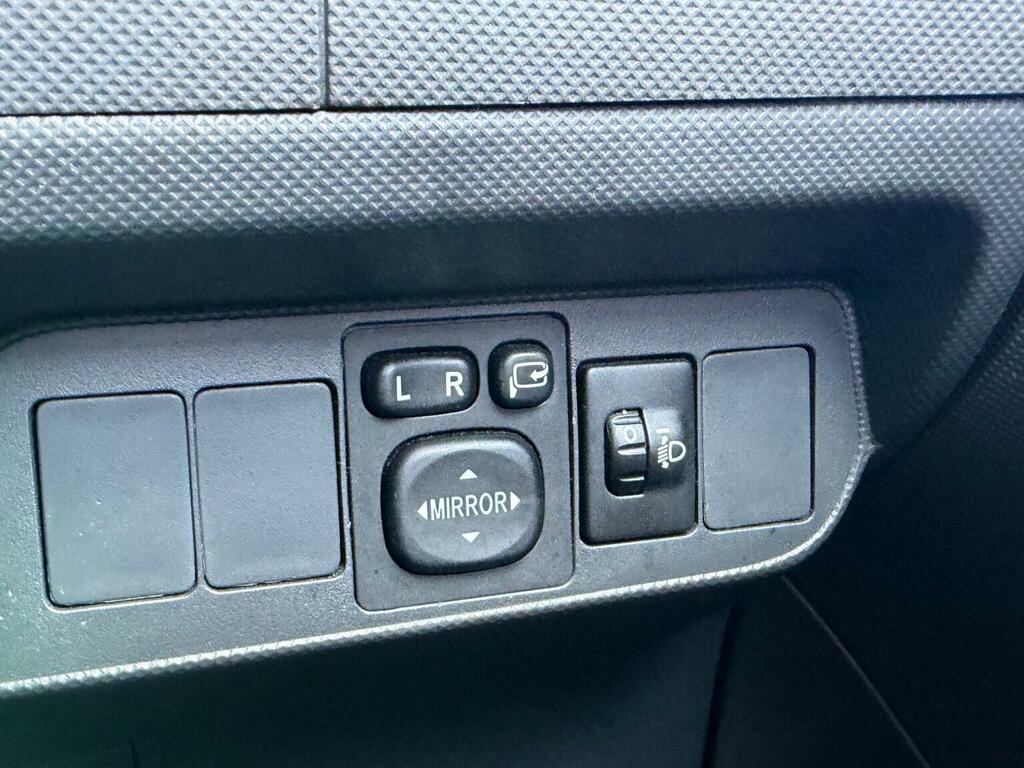 Toyota Auris 1.6 V-matic Sr Euro 5 Black #35