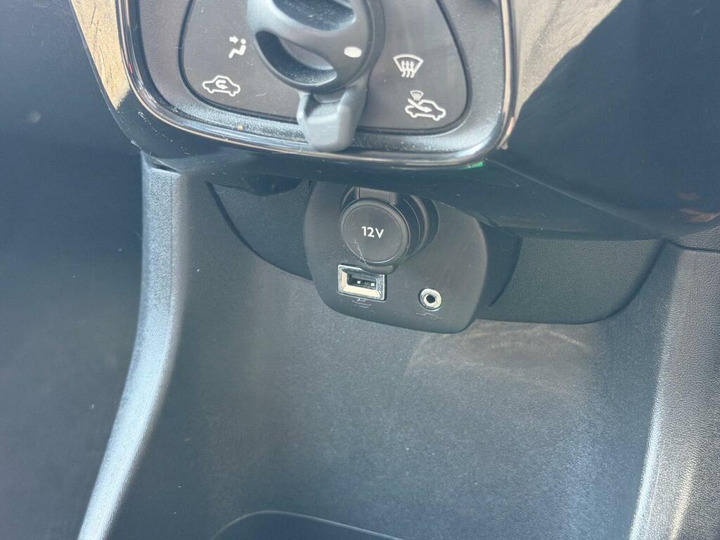Peugeot 108 1.2 Vti Puretech 82Bhp Allure, With Towmaster Brown #38