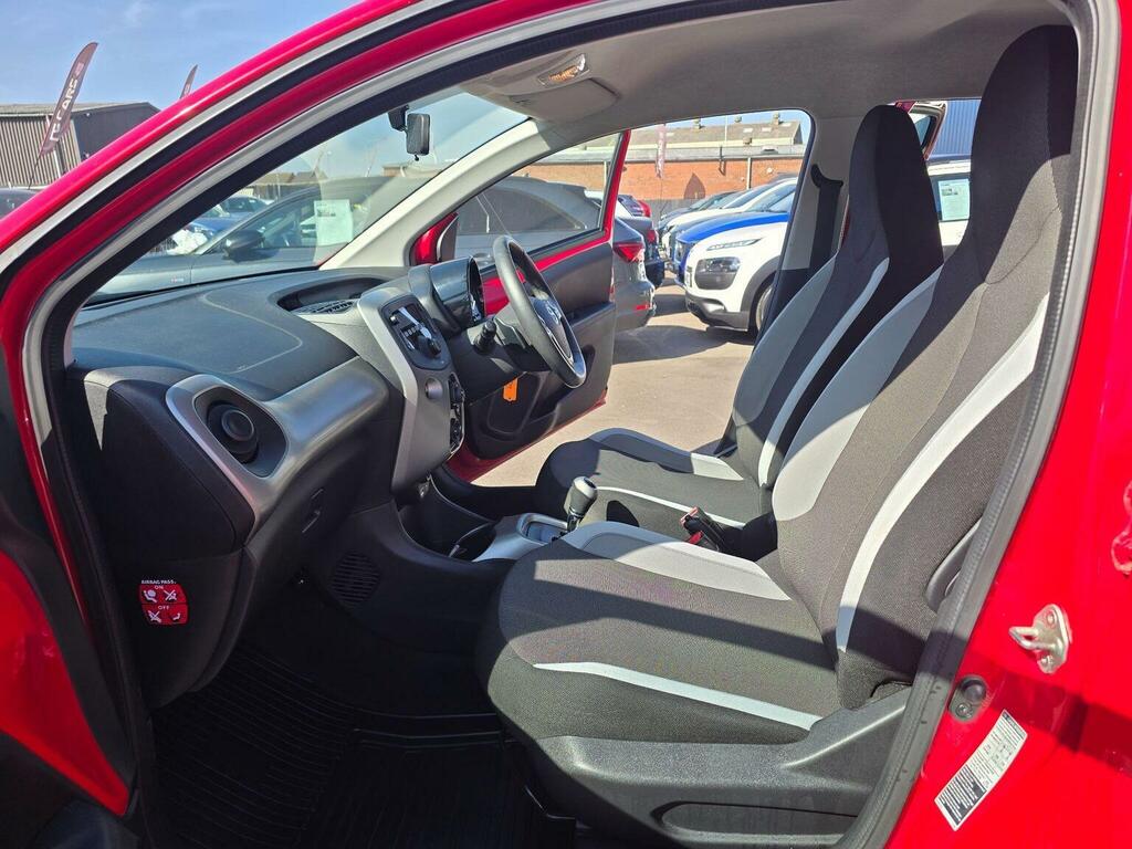 Toyota Aygo Hatchback 1.0 Vvt-i X-play X-shift Euro 5 Euro SL64DLY Red #2