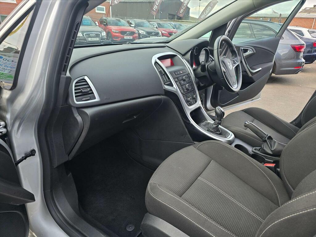 Vauxhall Astra 1.6 16V Sri Sports Tourer Euro 5 Green #19