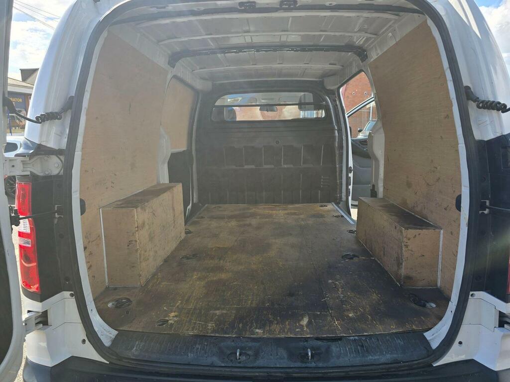 Hyundai iLoad 2.5Crdi Se 116Ps Tailgate Panel Van White #5