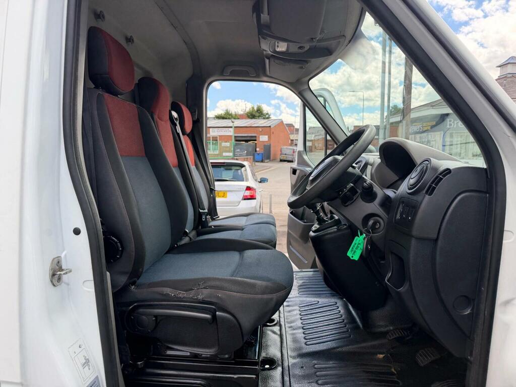 Renault Master 2.3 Dci 35 Business Fwd Mwb Medium Roof Euro 5 White #4