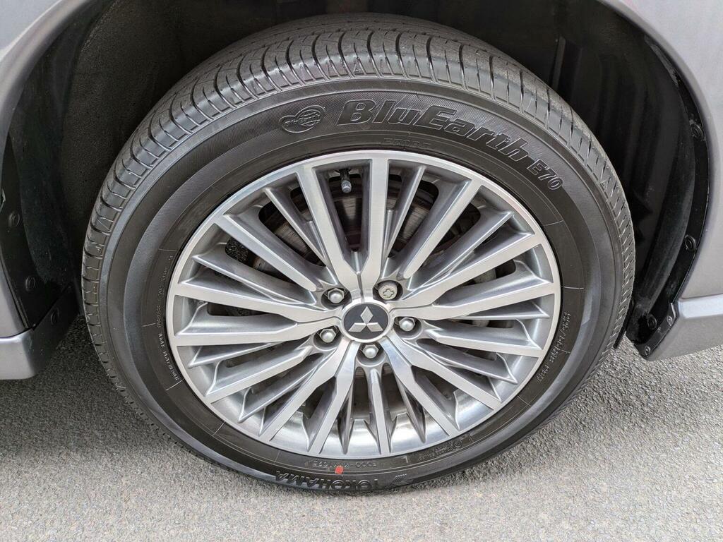 Mitsubishi Outlander 2.4H Twinmotor 13.8Kwh Dynamic Suv Plug Grey #31