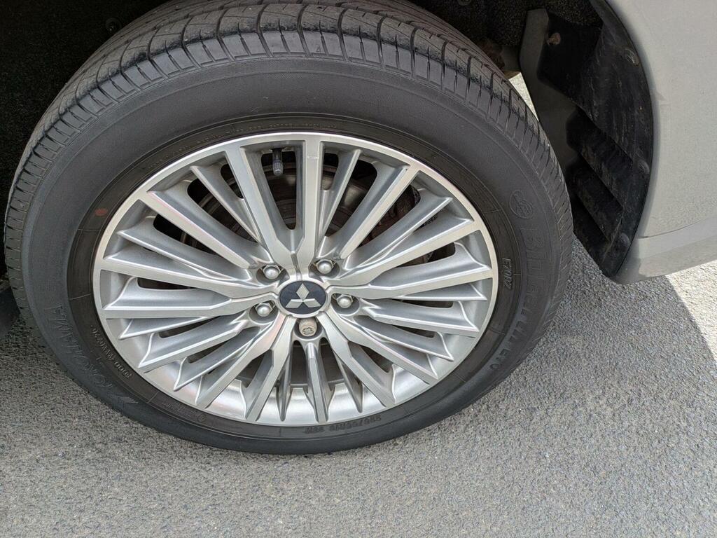 Mitsubishi Outlander 2.4H Twinmotor 13.8Kwh Dynamic Suv Plug Grey #29