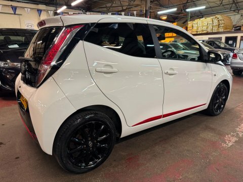 Toyota Aygo Vvt-i X-press NL67FRK White #4