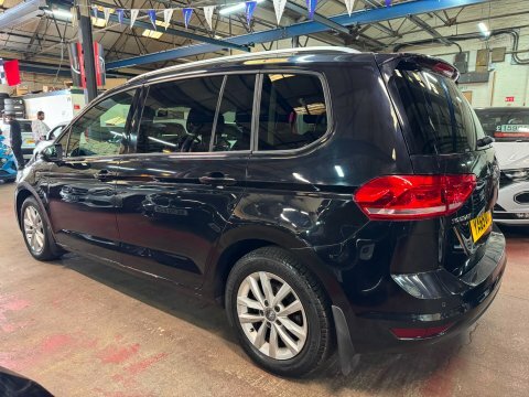 Volkswagen Touran Se Tdi Bluemotion Black #4