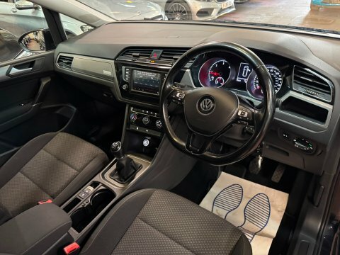 Volkswagen Touran Mpv 1.6 Tdi Bluemotion Tech Se 2015 Silver #10