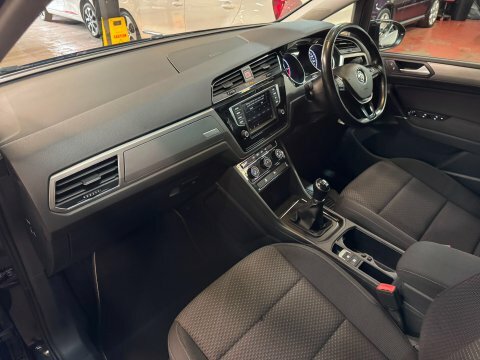 Volkswagen Touran Mpv 1.6 Tdi Bluemotion Tech Se 2015 Silver #15