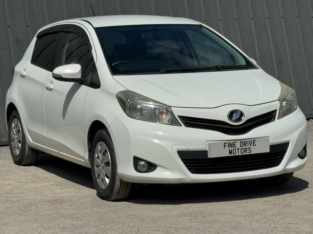 Toyota Yaris 1.3 Petrol Auto White #4