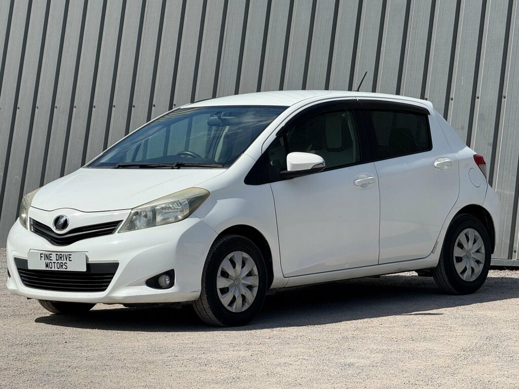 Toyota Yaris 1.3 Petrol Auto White #3
