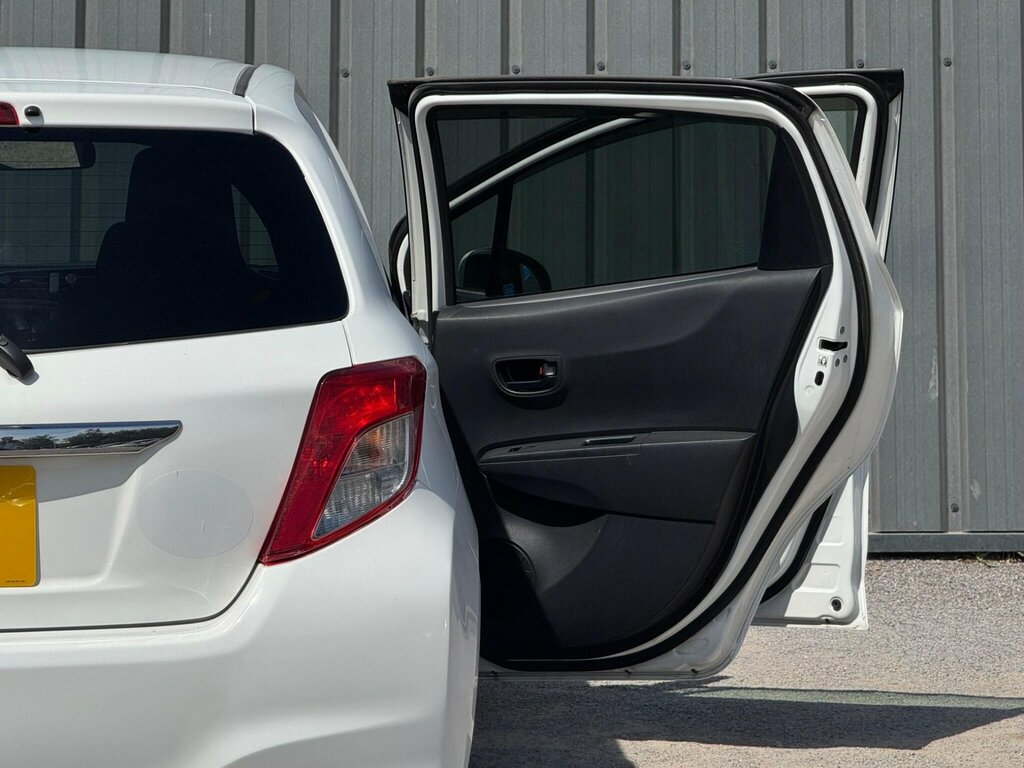 Toyota Yaris 1.3 Dual Grey #32