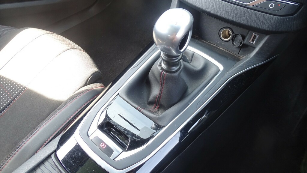 Peugeot 308 1.2 Puretech Access Euro 6 Ss White #39