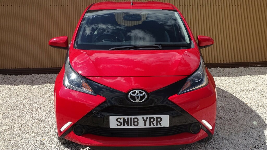 Toyota Aygo 1.0 Vvt-i X-play Red #4