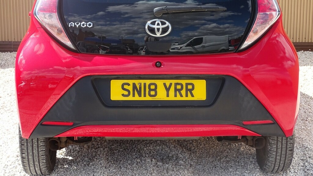 Toyota Aygo Vvt-i X-play X-shift Red #12