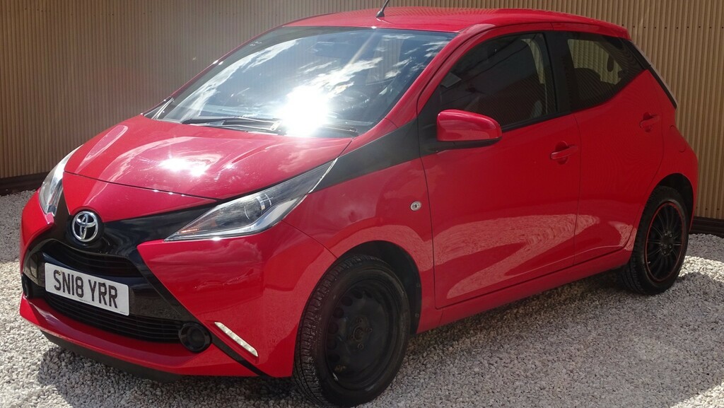 Toyota Aygo Vvt-i X-play X-shift Red #10