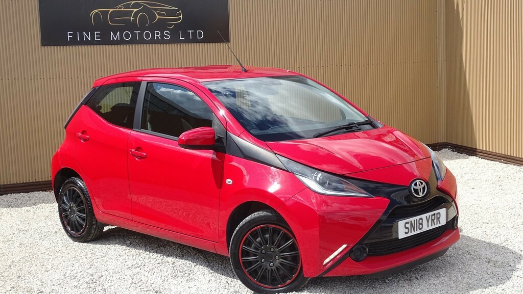 Toyota Aygo 1.0 Vvt-i X-play Red #2