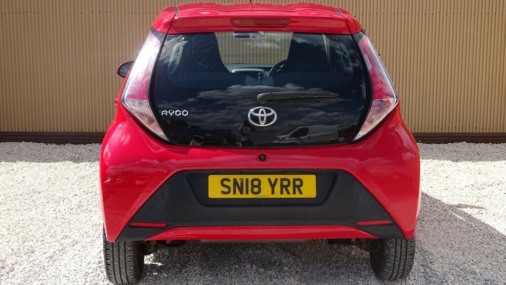 Toyota Aygo Vvt-i X-play X-shift Red #11
