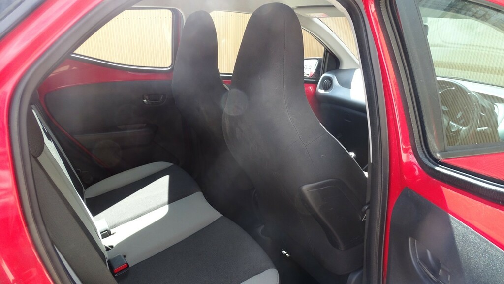Toyota Aygo Vvt-i X-play X-shift Red #21