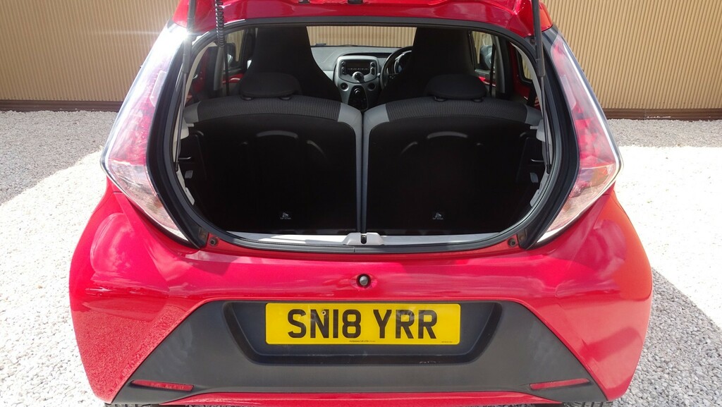 Toyota Aygo Vvt-i X-play X-shift Red #41
