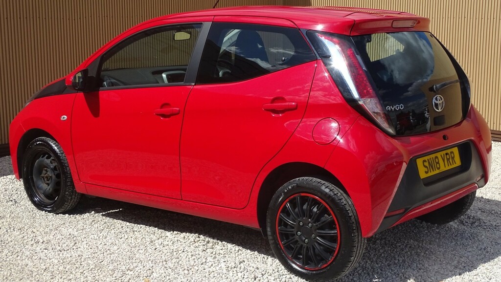 Toyota Aygo Vvt-i X-play X-shift Red #14