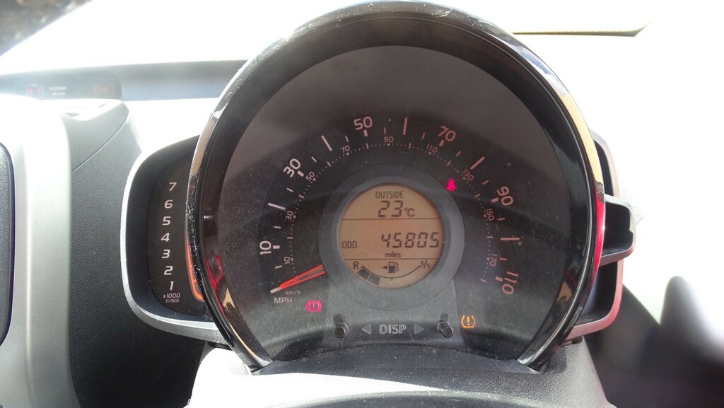 Toyota Aygo Vvt-i X-play X-shift Red #32