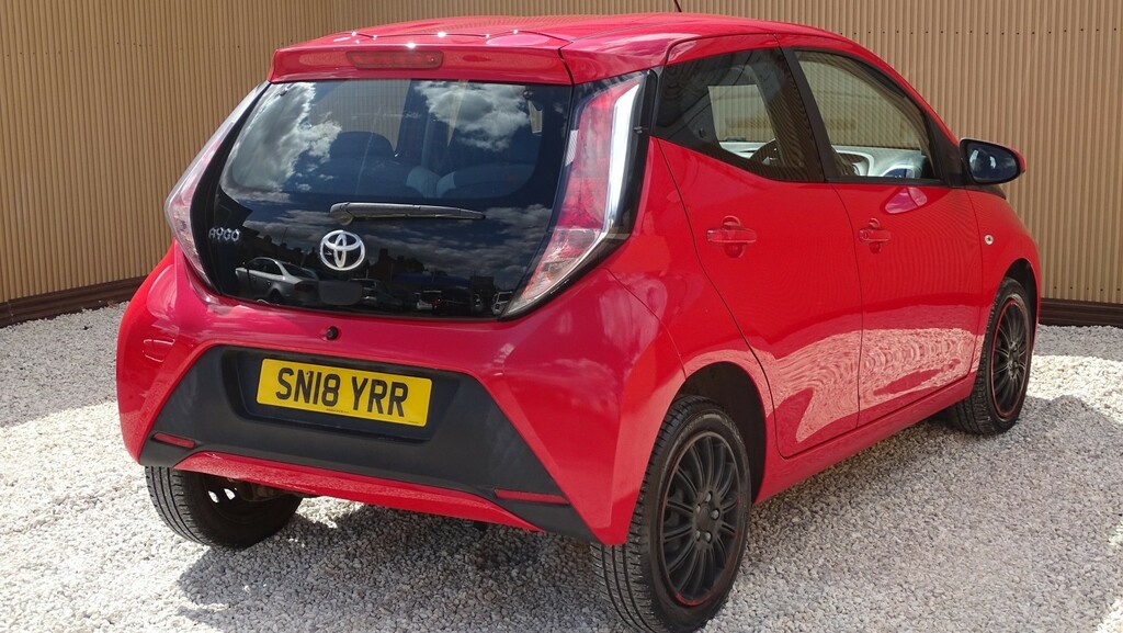 Toyota Aygo Vvt-i X-play X-shift Red #15