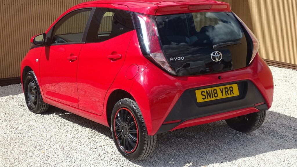 Toyota Aygo Vvt-i X-play X-shift Red #13