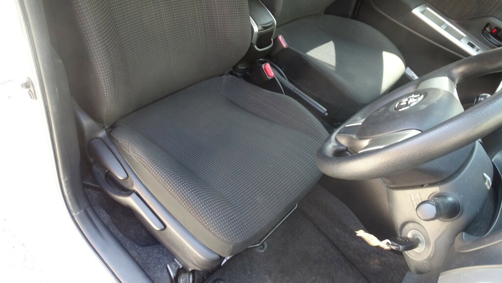 Toyota Yaris 1.5 Vvt-h Sport E-cvt Euro 6 Grey #20