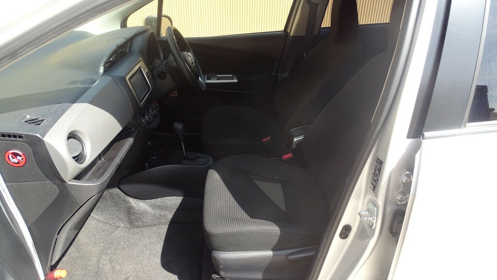 Toyota Yaris 1.5 Vvt-h Sport E-cvt Euro 6 Grey #17
