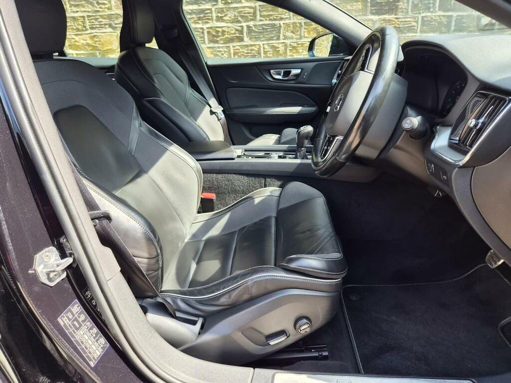 Volvo V60 2.0 D4 190 Momentum Pro Red #14