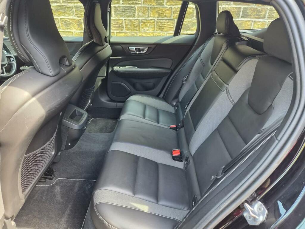 Volvo V60 2.0 D4 190 Momentum Pro Red #11