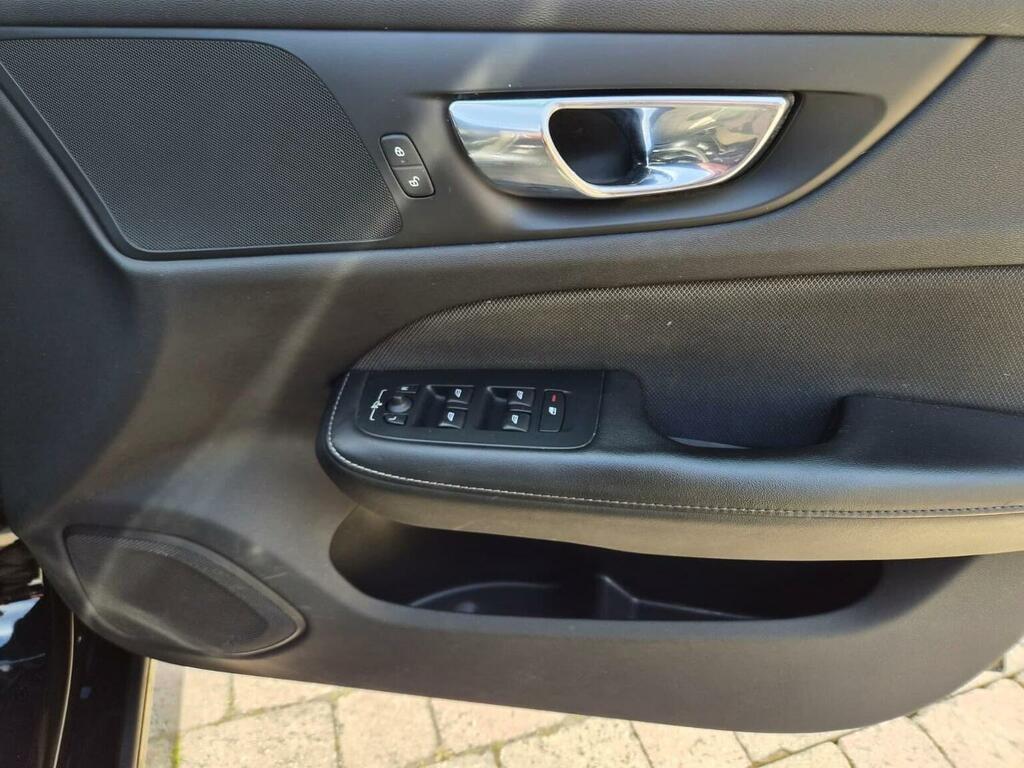 Volvo V60 2.0 D4 190 Momentum Pro Red #21