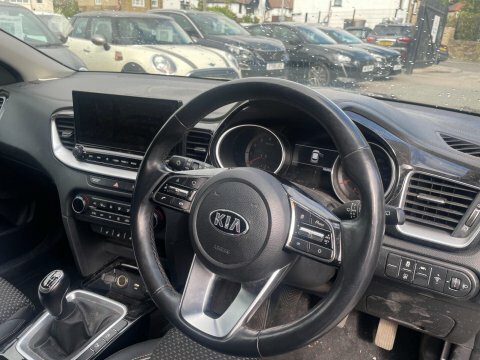 Kia Xceed 1.5 T Gdi 4 Suv Red #10