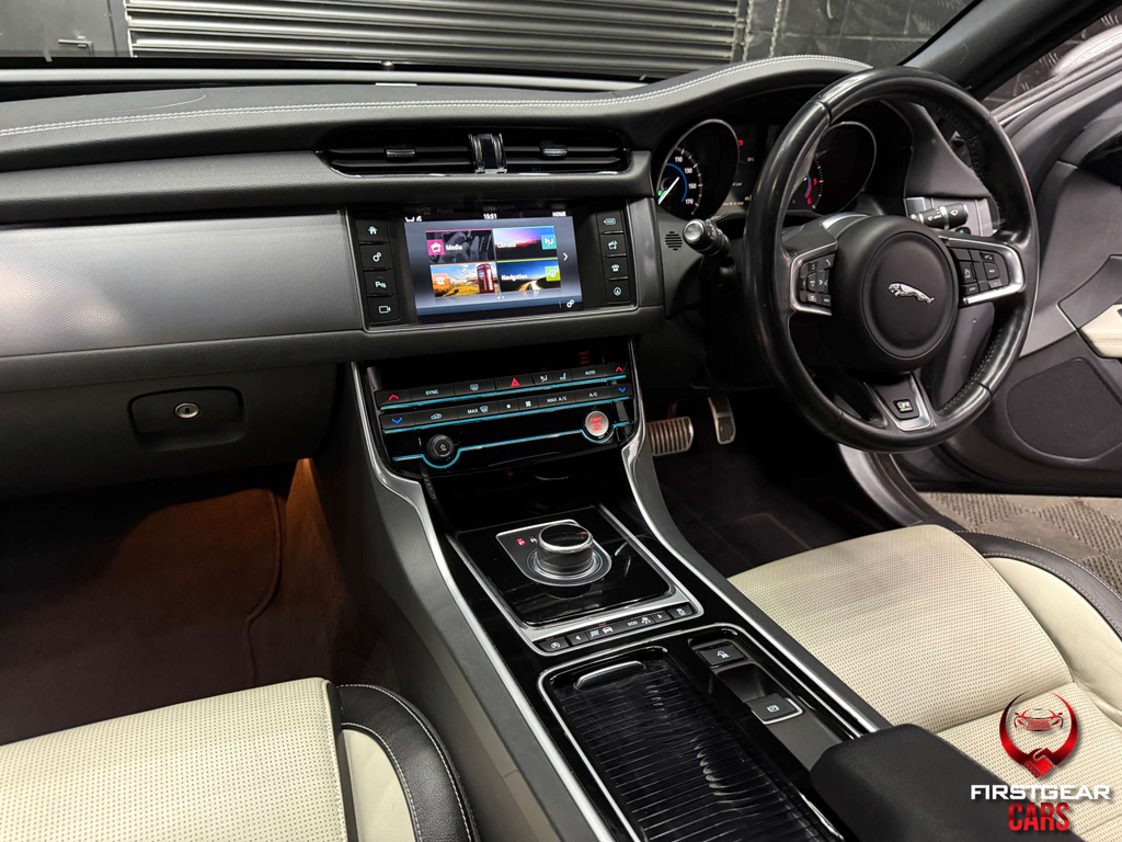 Jaguar XF R-sport Saloon Euro 6 Ss #2