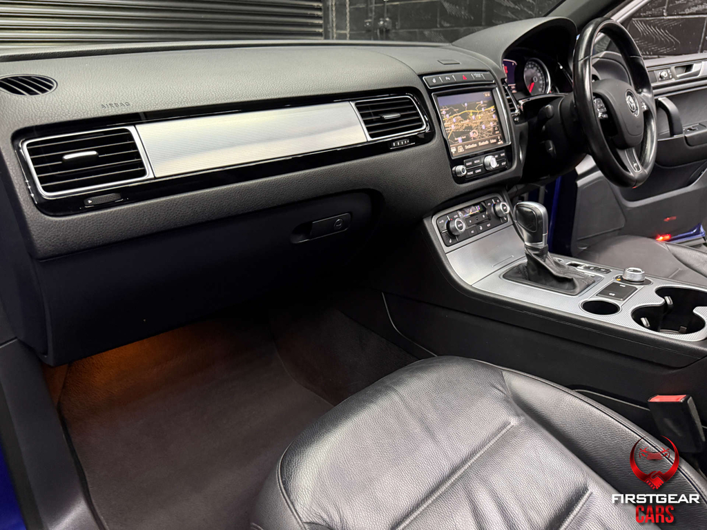 Volkswagen Touareg 3.0 Touareg V6 Black #24