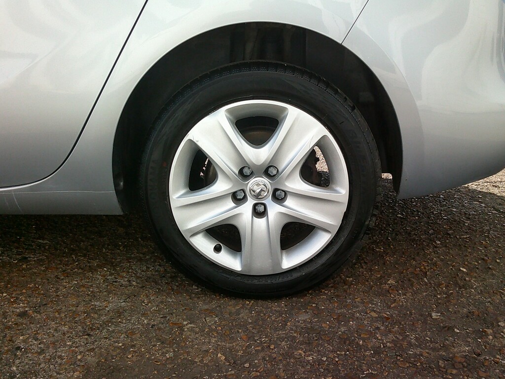 Vauxhall Zafira Tourer Tourer 2.0L Se Cdti 128 Bhp Silver #9